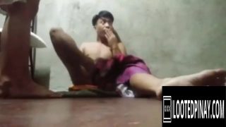 Ang pag kiyod sinabay sa music sa kabilang bakod