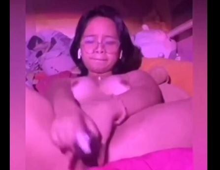 Umulan Sa Labas Biglang Ginaganahan Sumalsal Si Gema